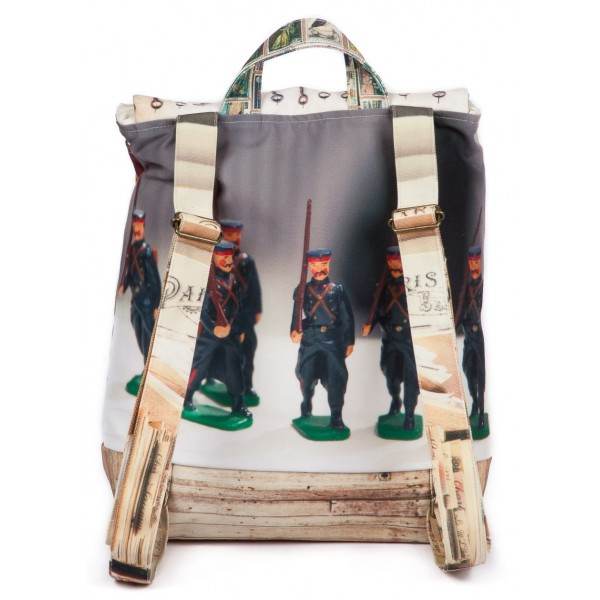 Sac-a-dos-Brocante-Bric-a-brac-Maron-Bouillie-Petits-soldats-clefs-2 Sac-a-dos-Brocante-Bric-a-brac-Maron-Bouillie-Petits-soldats-clefs-2