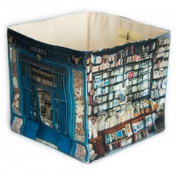 Boite de rangement souvenir Paris Librairie Au pont traversé posé sur une table - Maron Bouillie made in France 2
