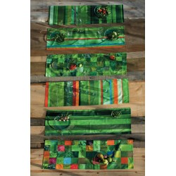 Cross runner with green vertical stripes 2