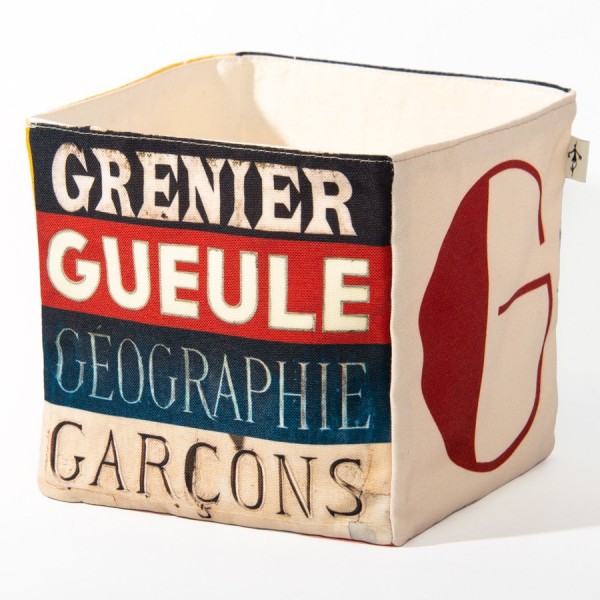 Panier de rangement alphabet lettre G - Vue côté 2 mots Gueule, Garçons  - Maron Bouillie made in France