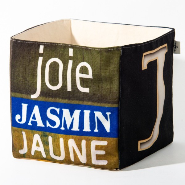 Boite de rangement deco lettre J - Vue côté 1 mots Joie, Jasmin  - Maron Bouillie made in France Boite de rangement deco lettre J - Vue côté 1 mots Joie, Jasmin  - Maron Bouillie made in France