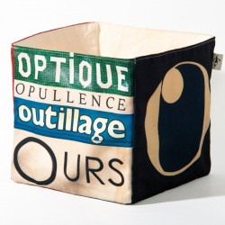 Alphabet letter box O - front view big beige O on red back - Maron Bouillie Home goods basket made in France 2
