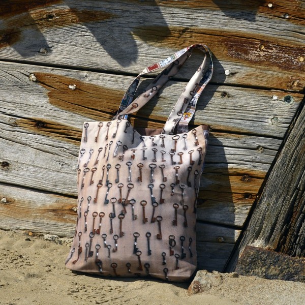 Eco-friendly Tote bag Brocante - "Clés et timbre" - Maron Bouillie made in France Eco-friendly Tote bag Brocante - "Clés et timbre" - Maron Bouillie made in France