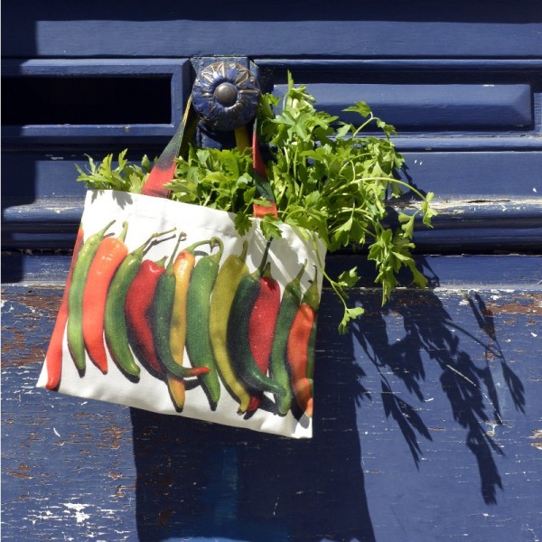 Chilli bag hanging on the blue door - Maron Bouillie Vegetable shopping bag made in France