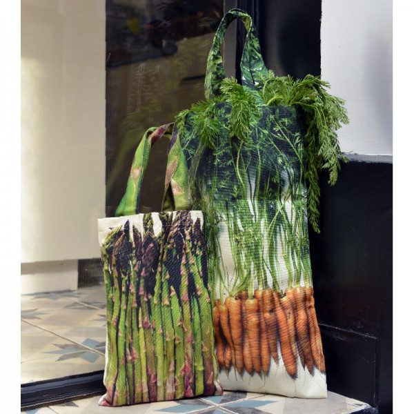 Vegetable shopping bags Asparagus and Carrots on kitchen tiles - Maron Bouillie made in France reusable bag