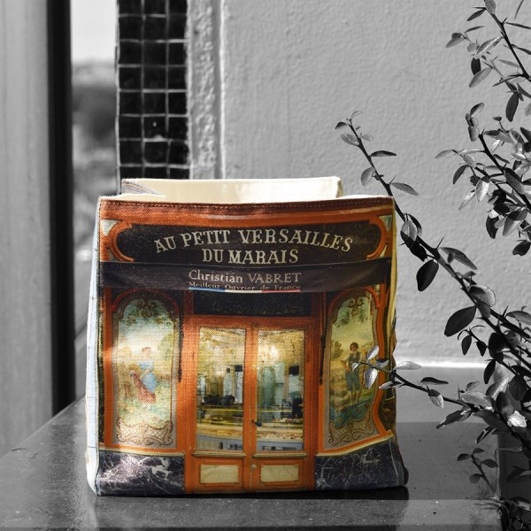 Home decor box Paris Boulangerie Au petit Versailles du marais placed on a low wall - Maron Bouillie made in France Home decor box Paris Boulangerie Au petit Versailles du marais placed on a low wall - Maron Bouillie made in France