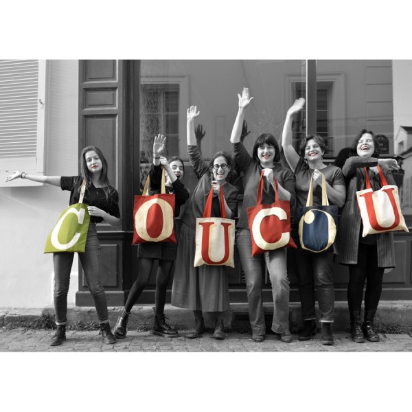 6 girls in the street each carrying an initial bag forming the word COUCOU - Maron Bouillie shopping bag made in France