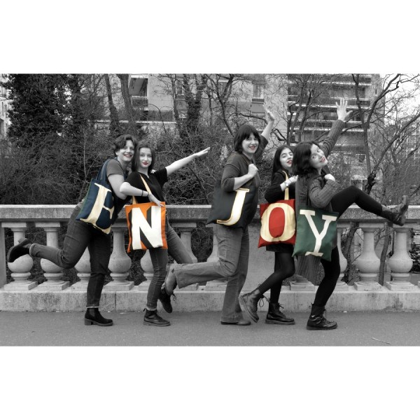 5 funny girls in the street each carrying an initial bag forming the word ENJOY - Maron Bouillie shopping bag made in France