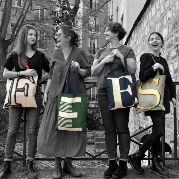4 girls in the street each carrying an initial bag forming the word FEES - Maron Bouillie shopping bag made in France