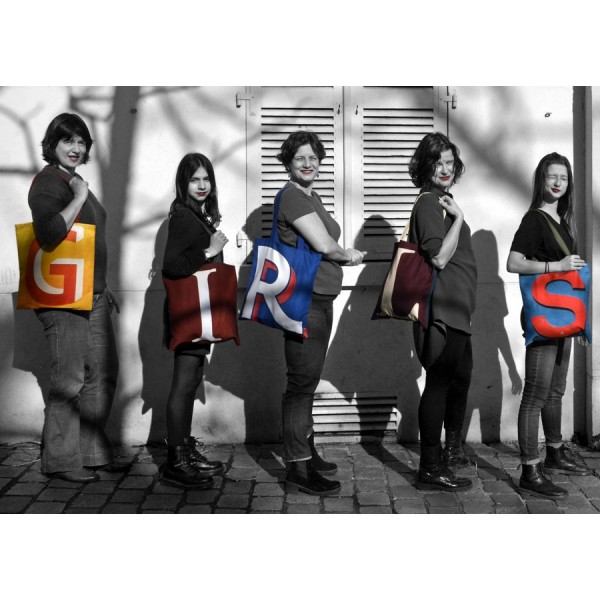 5 girls in the street each carrying an initial bag forming the word GIRLS - Maron Bouillie shopping bag made in France 5 girls in the street each carrying an initial bag forming the word GIRLS - Maron Bouillie shopping bag made in France