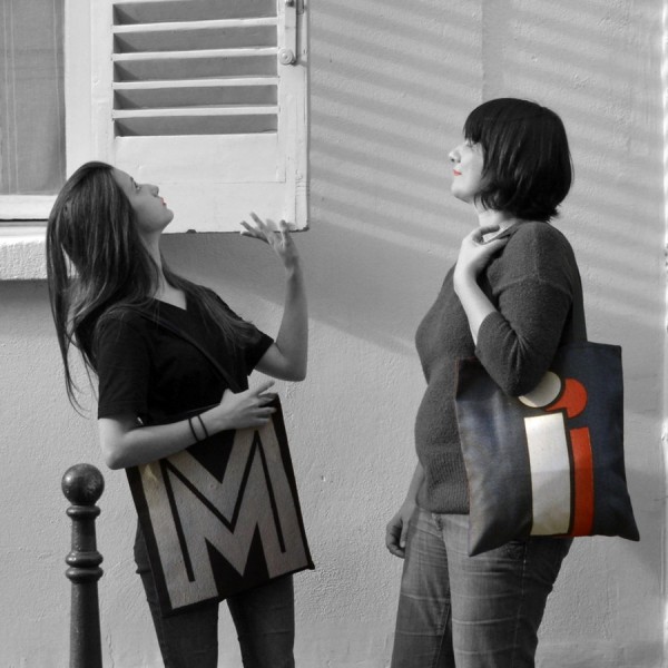 2 girls in the street each carrying an initial bag M and I - Maron Bouillie shopping bag made in France