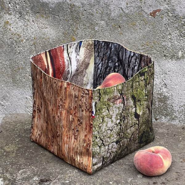 Empty pocket in printed fabric with wood bark used as a fruit basket - Maron Bouillie made in France