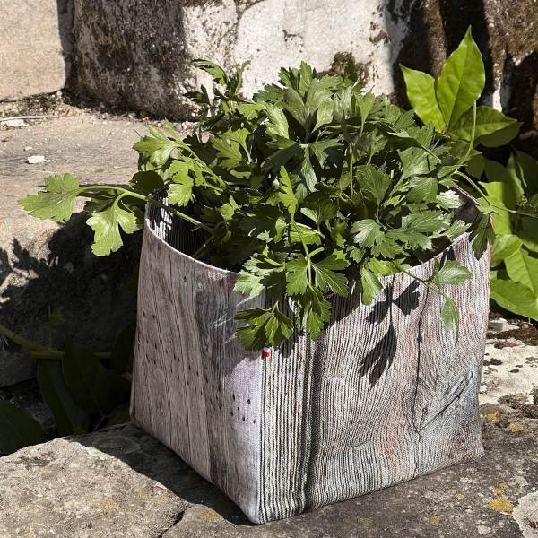 Fabric plant pot printed with photos of old wood filled with parsley - Maron Bouillie made in France Fabric plant pot printed with photos of old wood filled with parsley - Maron Bouillie made in France