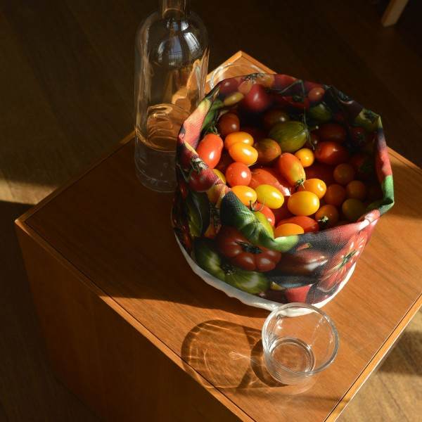 Vegetable Fabric basket printed Tomatoes placed on a table in the sun with real tomatoes - Maron Bouillie made in France Vegetable Fabric basket printed Tomatoes placed on a table in the sun with real tomatoes - Maron Bouillie made in France