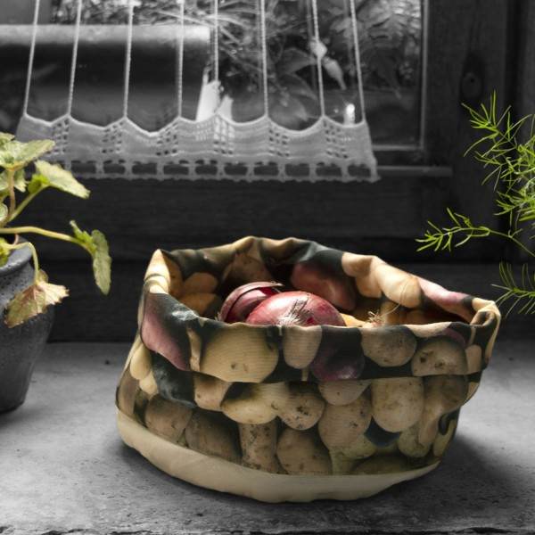 Patatoes vegetable Basket filled with real Patatoes in front of a window - Maron Bouillie made in France