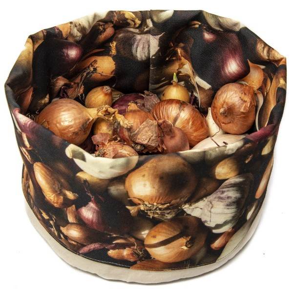 Vegetable basket printed photos of Onions - top view on a white background - Maron Bouillie made in France Vegetable basket printed photos of Onions - top view on a white background - Maron Bouillie made in France