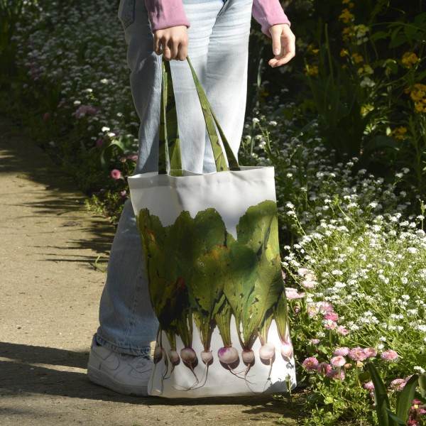 Grand sac de course légume Navets à la main d’une jeune fille - Sac de shopping Maron Bouillie Grand sac de course légume Navets à la main d’une jeune fille - Sac de shopping Maron Bouillie