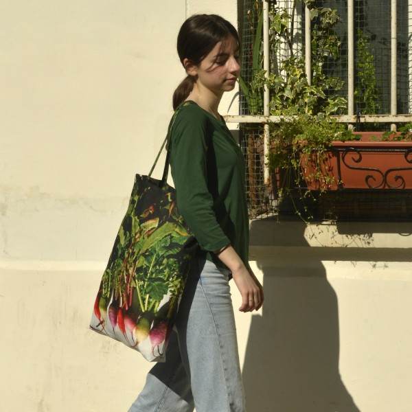 Young girl carrying the Maron Bouillie large Winter radishes vegetable market tote