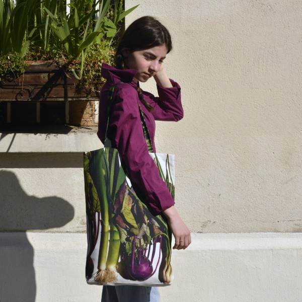 Young girl carrying the Maron Bouillie large June vegetables market tote