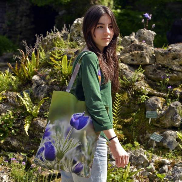 Young girl in a garden wearing the Anemone Flower Bag by Maron Bouillie - Made in France