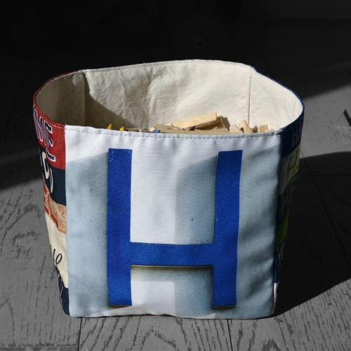 Letter H storage basket filled with clothes pegs - Maron Bouillie made in France