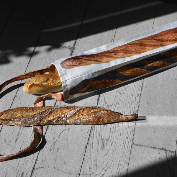 Sac à baguette imprimé de photos de 4 baguettes ; posé avec une vraie baguette à l'intérieur - Sac à pain Maron Bouillie