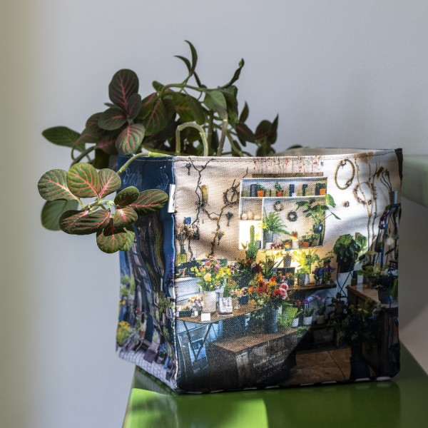 Paris Florist Brindille fabric storage box seen from the side. Maron Bouillie