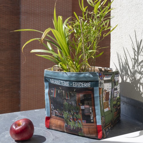 Panier en tissu Paris boutique vintage Graineterie du marché Maron Bouillie avec une plante verte dedans.