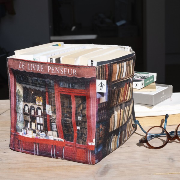 Boite vintage Le livre penseur posé sur un bureau. Idée cadeau Paris rétro Maron Bouillie made in France Boite vintage Le livre penseur posé sur un bureau. Idée cadeau Paris rétro Maron Bouillie made in France