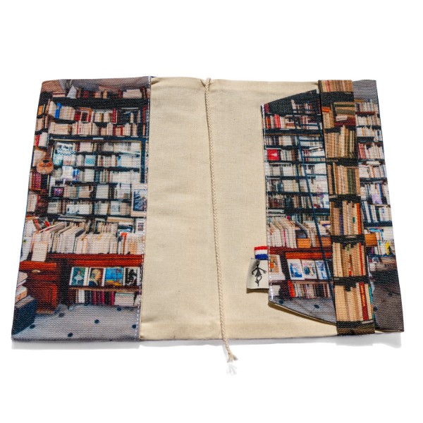 Printed fabric paperback book cover from the Paris Librairie Bleue boutique, Au pont traversé - inside view - Maron Bouillie Printed fabric paperback book cover from the Paris Librairie Bleue boutique, Au pont traversé - inside view - Maron Bouillie