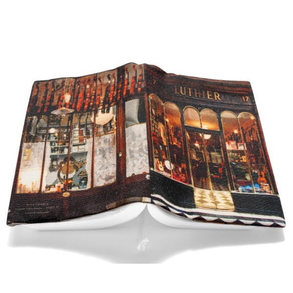 Protège livre idée cadeau Paris Boutique Luthier - vues de dos livre ouvert fond blanc - Maron Bouillie made in France