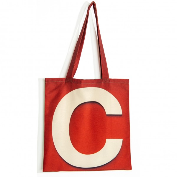 Sac initiale C - vue de dos grand C blanc fond rouge - Sac personnalisé Maron Bouillie made in france