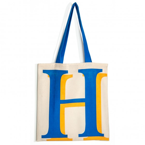 Sac initiale H - vue de dos grand H bleu et jaune fond beige - Sac personnalisé Maron Bouillie made in france Sac initiale H - vue de dos grand H bleu et jaune fond beige - Sac personnalisé Maron Bouillie made in france