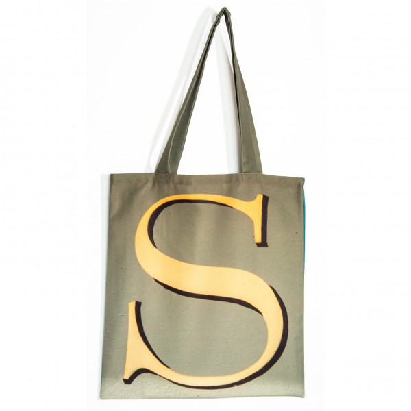 Sac initiale S - vue de face grand S jaune fond beige - Sac personnalisé Maron Bouillie made in france