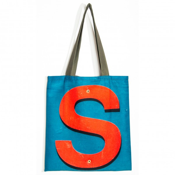 Sac initiale S - vue de dos grand S rouge fond bleu - Sac personnalisé Maron Bouillie made in france